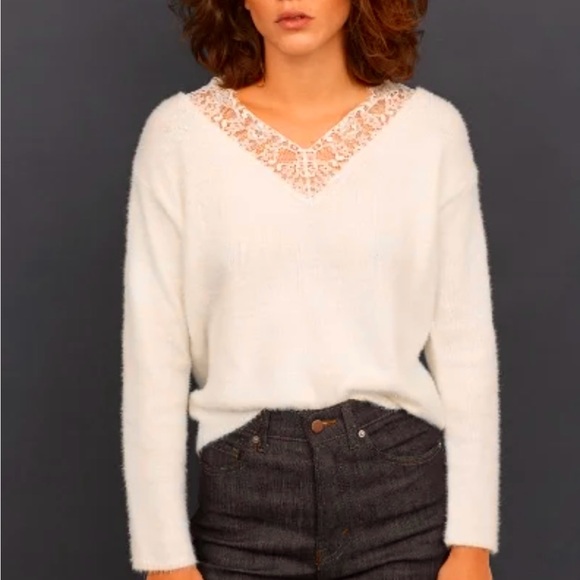 H&M Women's Lace Detail Ivory V-Neck Pullover Sweater Size XS Long Sleeve Soft - Picture 1 of 5